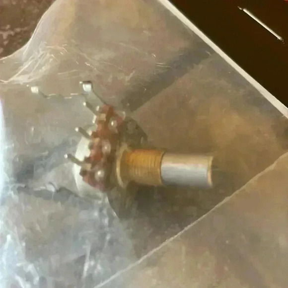 Fender 25K 30C Taper SnapIn Amplifier Potentiometer - Picture 4 of 9